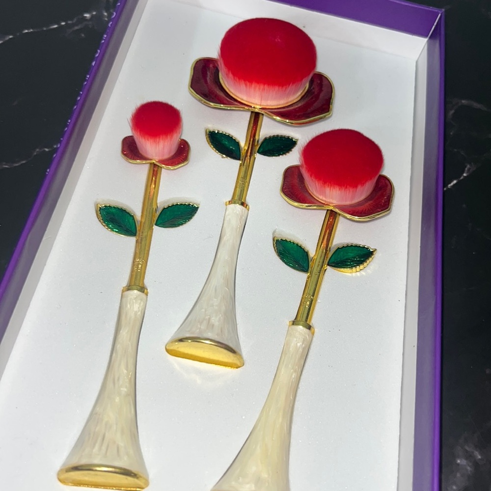 Rose make up brushes